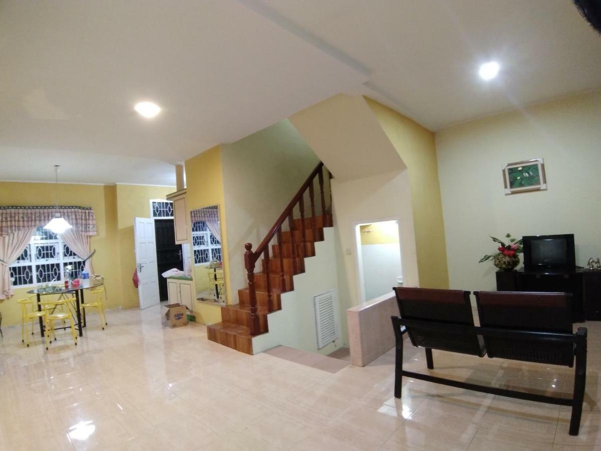 Villa Bukit Indah Brastagi / Berastagi Exterior photo