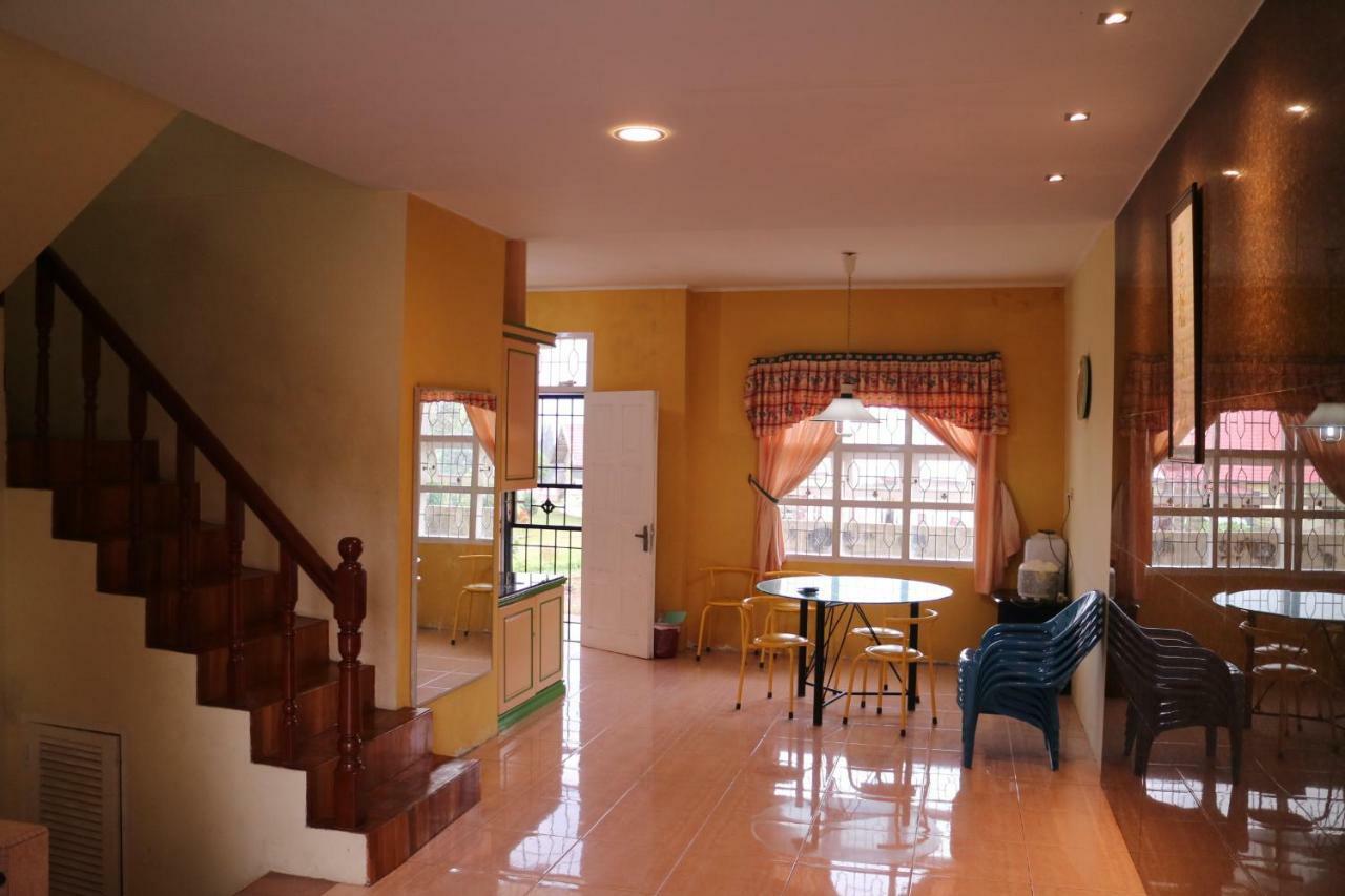 Villa Bukit Indah Brastagi / Berastagi Exterior photo